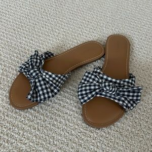 Women’s Old Navy size 6 navy gingham bow sandal